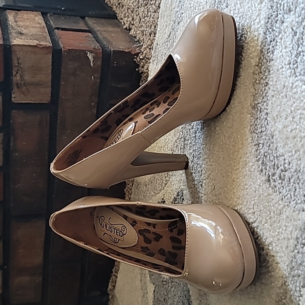 Unlisted by Kenneth Cole Prod Filmmaker 7.5 tan pump platform heels shiny